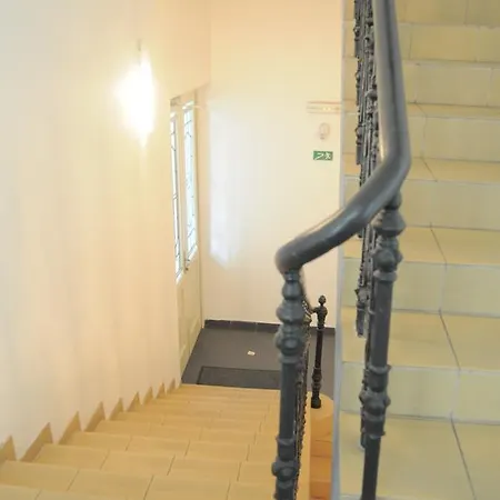 The Family's Nest Praag